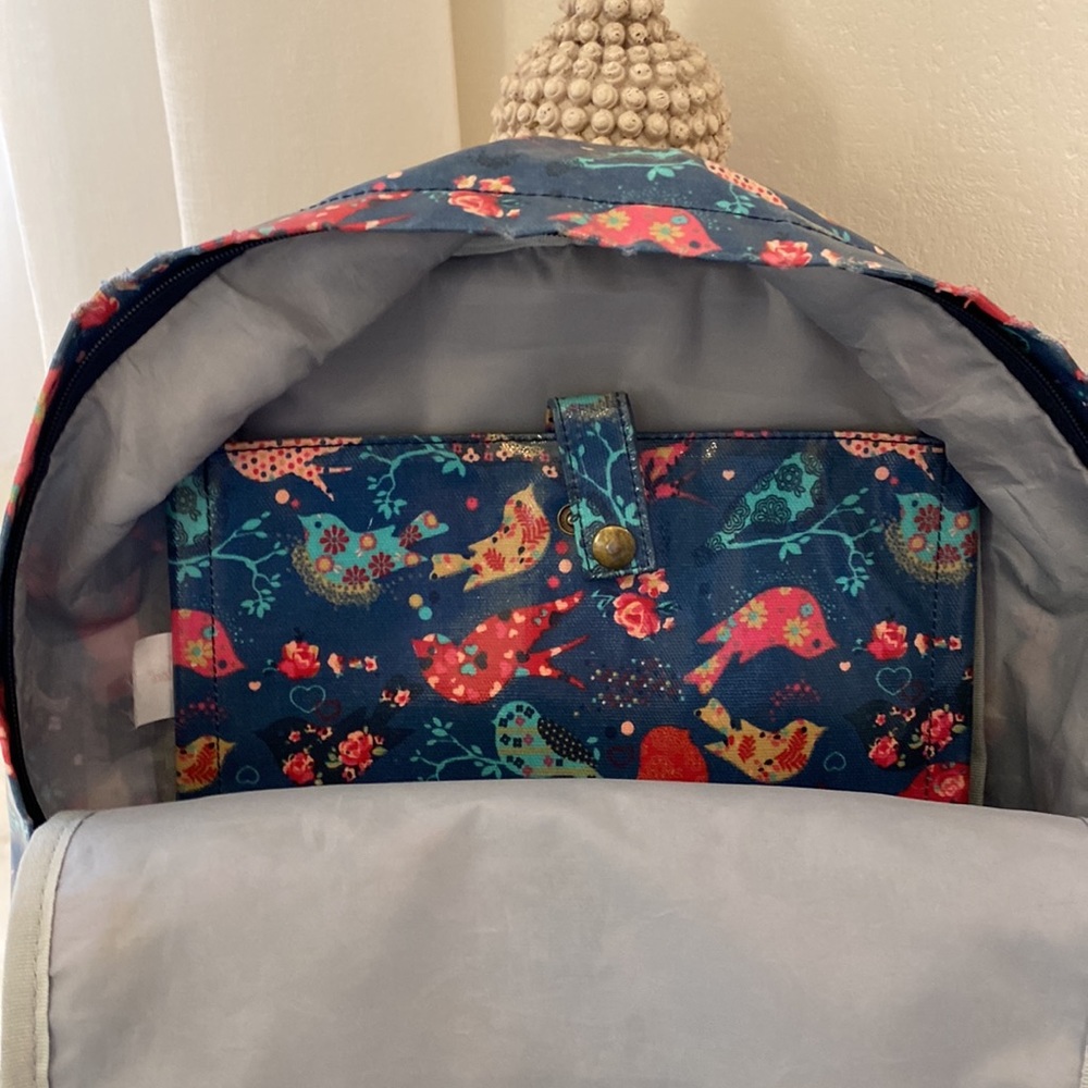 🎉HP🎉 EUC Cath Kidston backpack with alternate handles up top.🌈 - Picture 6 of 6